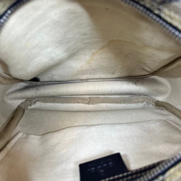 Gucci Blue Crossbody Bag with Iconic Design - Picture 6 of 11